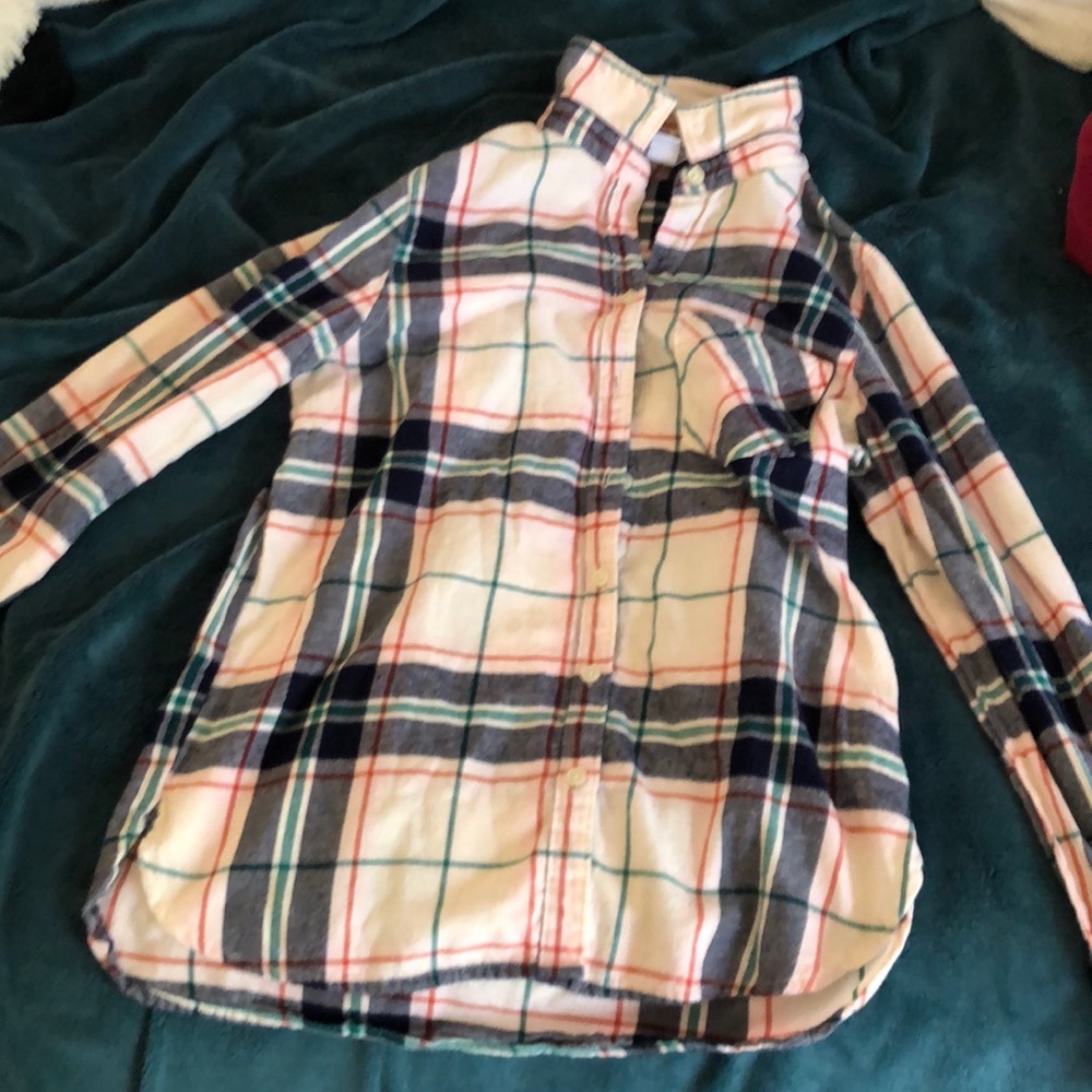 Super cute button down shirt